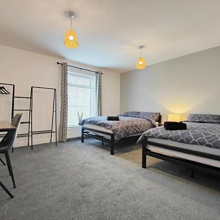 Stott House - Bright Spacious Townhouse 15 Minutes To Central Manchester With Free Parking Villa Kültér fotó